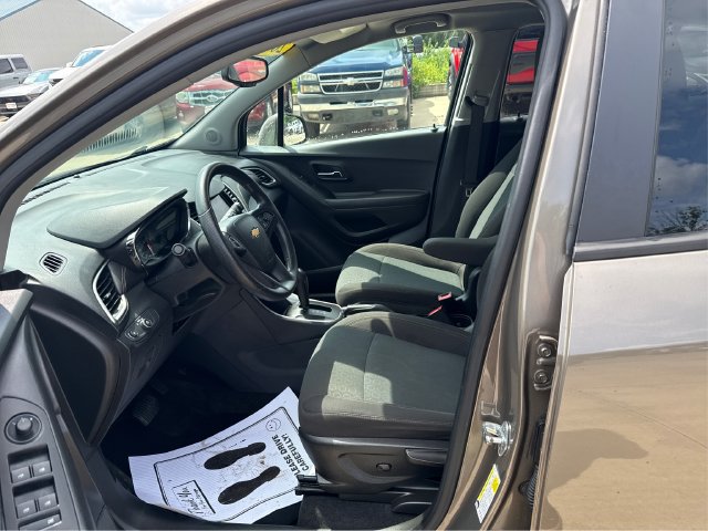 Used 2020 Chevrolet Trax LS w/ Tint and Cruise Package FWD image 9