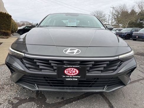 Used 2024 Hyundai Elantra SEL w/ Convenience Package image 2