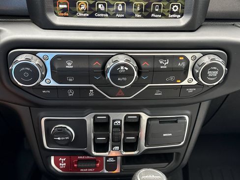Used 2023 Jeep Gladiator Mojave w/ Trailer Tow Package AWD/4WD image 25