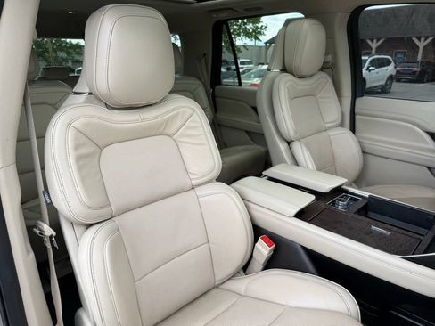 Used 2019 Lincoln Navigator Reserve AWD/4WD image 28