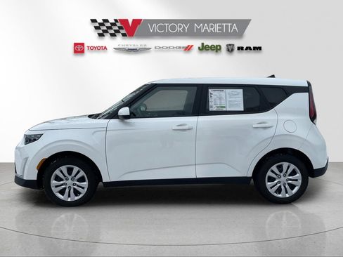 Used 2025 Kia Soul LX image 2