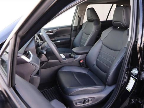 Used 2025 Toyota RAV4 XLE Premium image 10