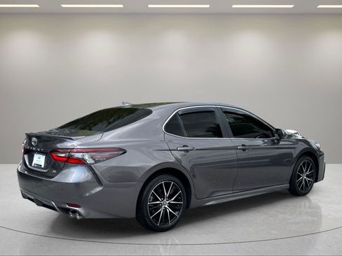 Used 2024 Toyota Camry SE FWD image 5
