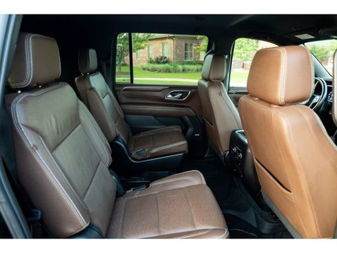 Used 2022 Chevrolet Suburban High Country AWD/4WD image 19