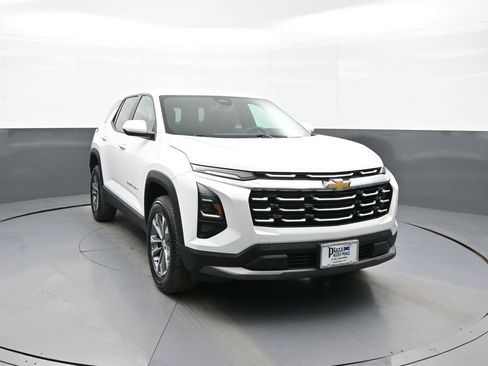 Used 2025 Chevrolet Equinox LT FWD image 3