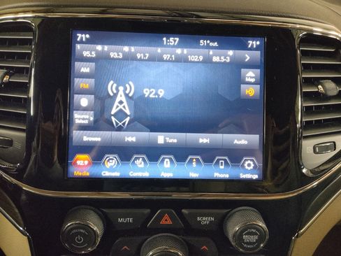 Used 2019 Jeep Grand Cherokee Overland image 25