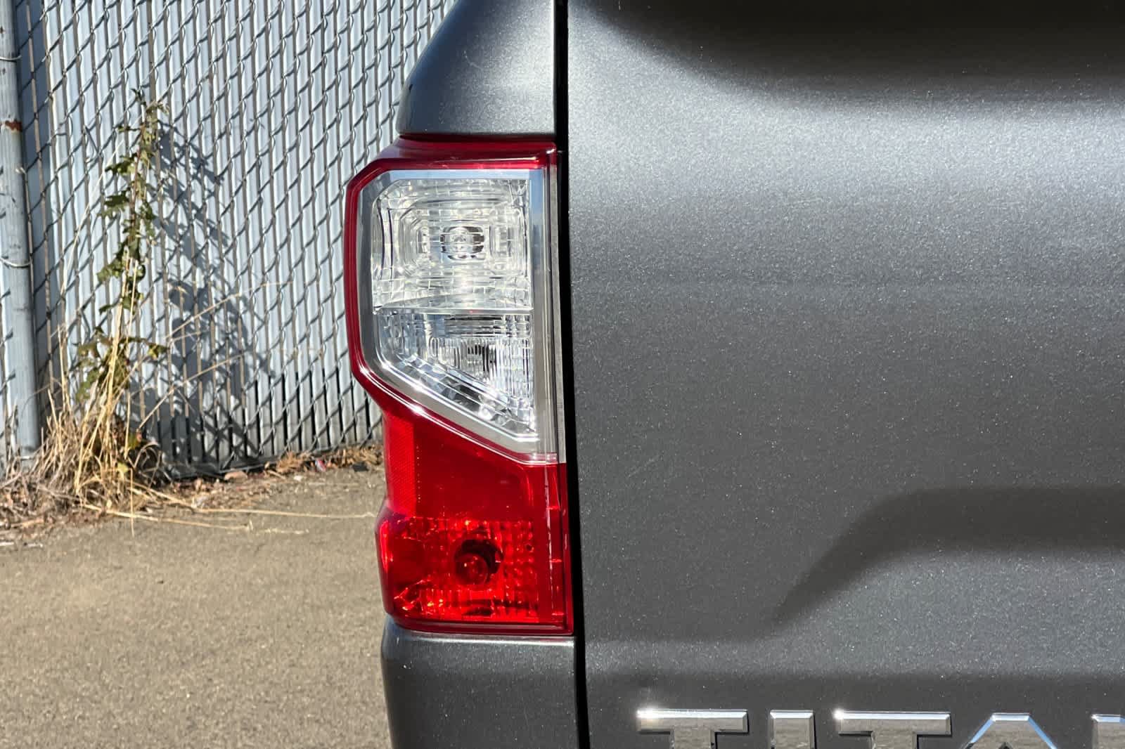 Used 2017 Nissan Titan SV AWD/4WD image 23