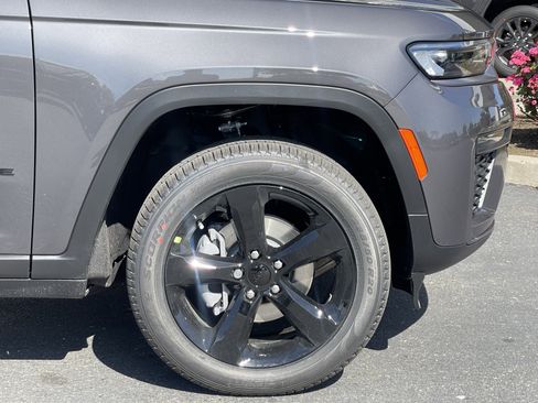 New 2026 Jeep Grand Cherokee Limited w/ Limited Altitude Package AWD/4WD image 8