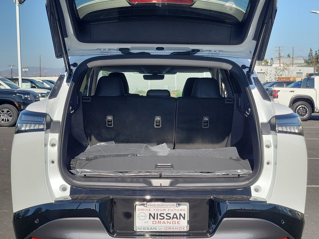 New 2026 Nissan Murano Platinum w/ Cargo Package AWD/4WD image 17