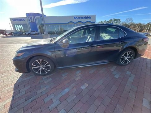 Used 2019 Toyota Camry SE image 9