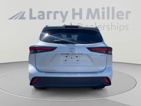 Certified 2026 Toyota Highlander XLE AWD/4WD image 4