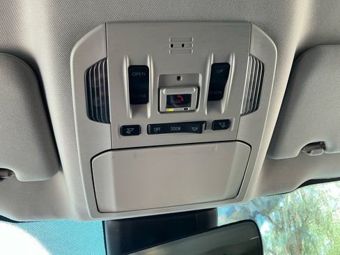 Used 2021 Toyota Highlander XLE FWD image 31