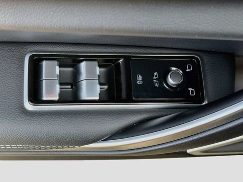 Certified 2023 Jaguar XF R-Dynamic SE AWD/4WD image 13