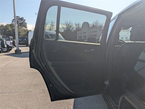 Used 2024 Jeep Grand Cherokee L Laredo image 23