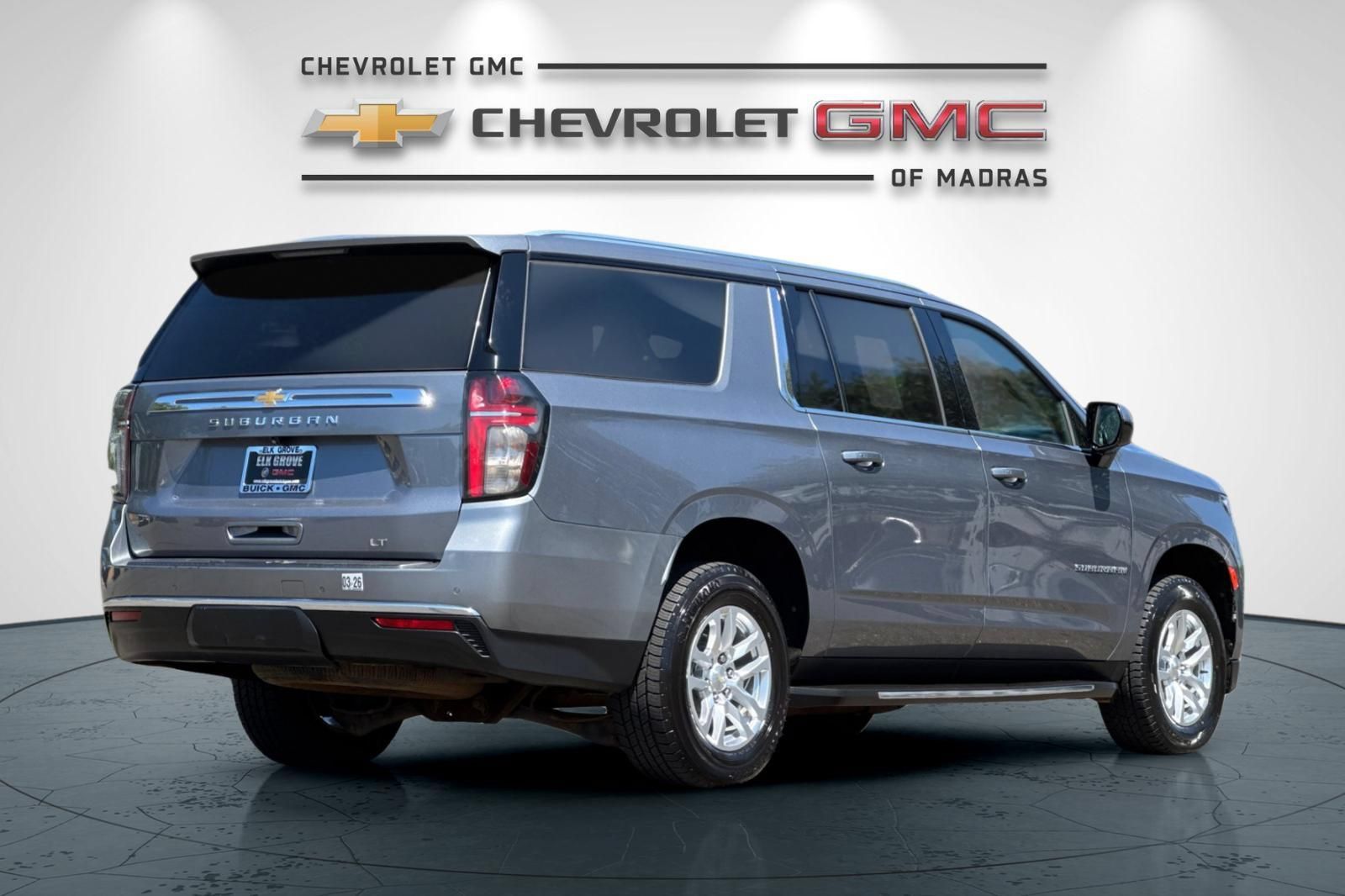 Used 2022 Chevrolet Suburban LT AWD/4WD image 3