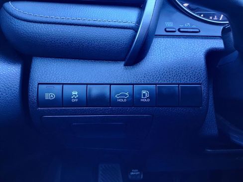 Used 2022 Toyota Camry SE image 9