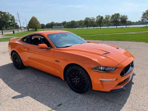 Used 2021 Ford Mustang GT Premium w/ GT Performance Package RWD image 23