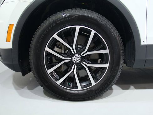 Used 2021 Volkswagen Tiguan SE w/ Panoramic Sunroof Package AWD/4WD image 16