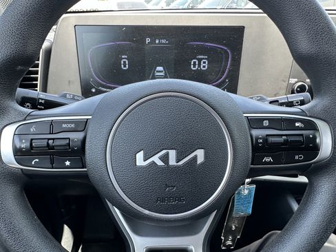 Used 2025 Kia Sportage LX FWD image 25
