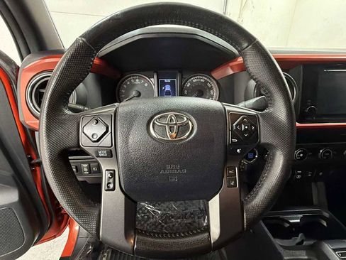 Used 2018 Toyota Tacoma TRD Sport image 16