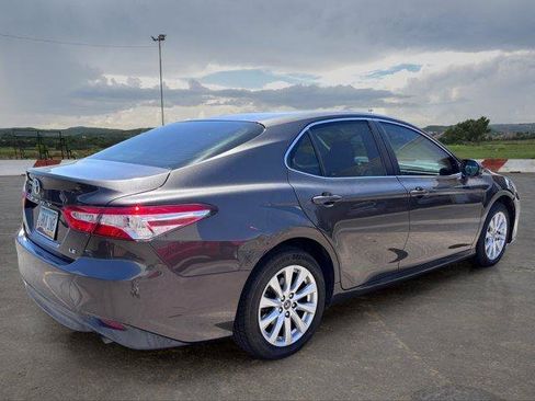 Used 2018 Toyota Camry LE FWD image 3