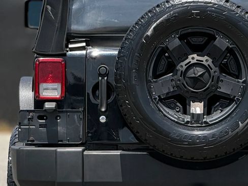 Used 2013 Jeep Wrangler Sport AWD/4WD image 13