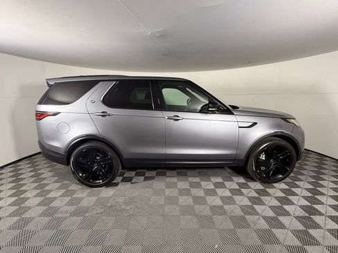 Certified 2025 Land Rover Discovery S image 10