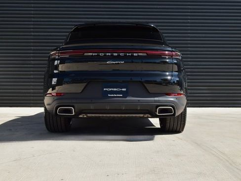 Certified 2025 Porsche Cayenne Coupe image 6
