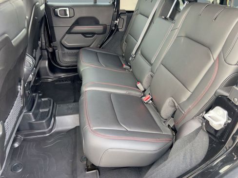 Used 2025 Jeep Wrangler Unlimited Rubicon w/ Convenience Group image 15