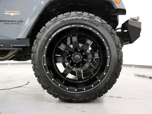 Used 2014 Jeep Wrangler Unlimited Sahara w/ Connectivity Group AWD/4WD image 32
