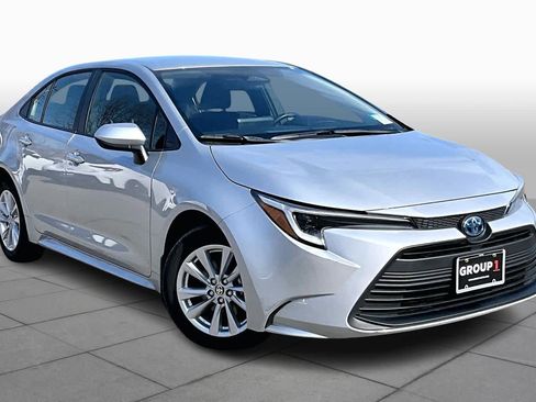 Certified 2024 Toyota Corolla LE w/ LE Convenience Package image 2
