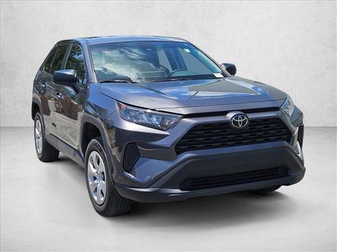 Used 2022 Toyota RAV4 LE FWD image 2