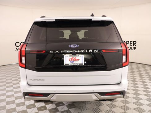 Used 2025 Ford Expedition Platinum w/ Driver's Package AWD/4WD image 24