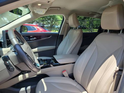 Used 2023 Lincoln Nautilus FWD w/ Premium Package image 18