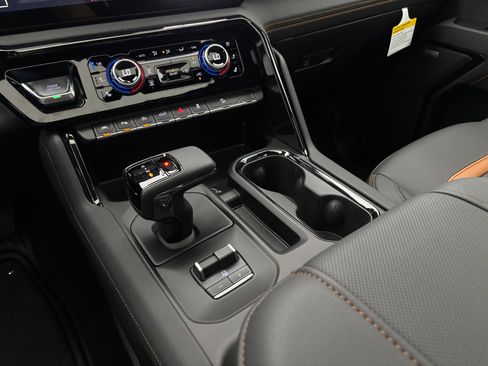 New 2026 GMC Sierra 1500 AT4 w/ AT4 Premium Package AWD/4WD image 32