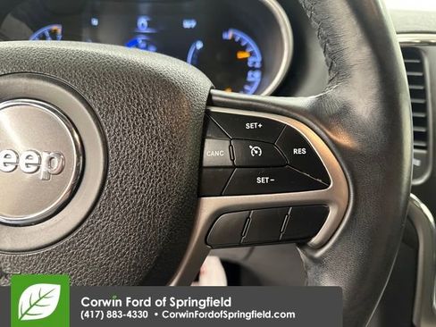 Used 2018 Jeep Grand Cherokee Laredo image 32