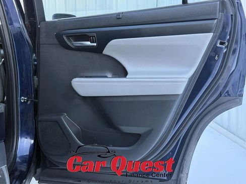Used 2021 Toyota Highlander XLE image 22