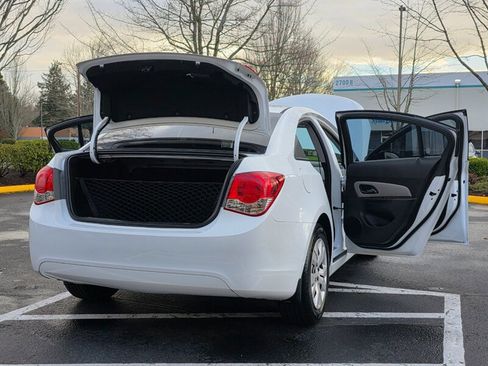 Used 2013 Chevrolet Cruze LS image 24