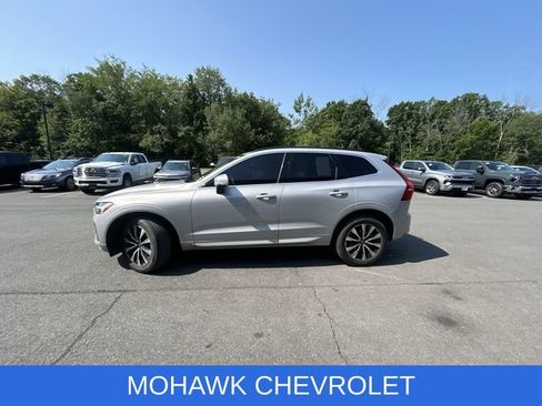 Used 2023 Volvo XC60 B5 Core w/ Climate Package AWD/4WD image 2