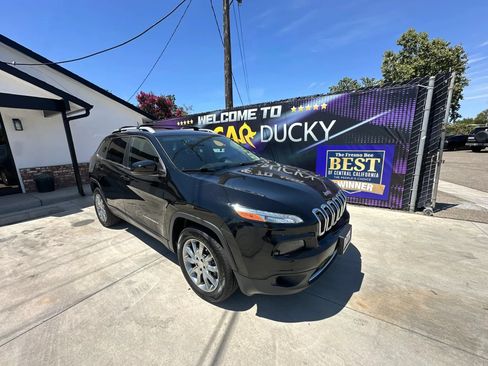 Used 2018 Jeep Cherokee Limited AWD/4WD image 2