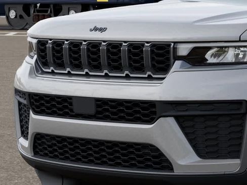 New 2026 Jeep Grand Cherokee L 4WD image 7