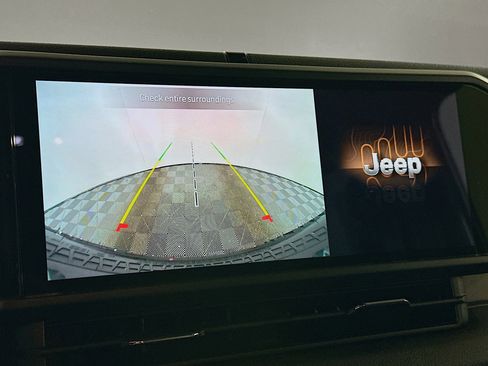 Used 2025 Jeep Wrangler Willys image 21