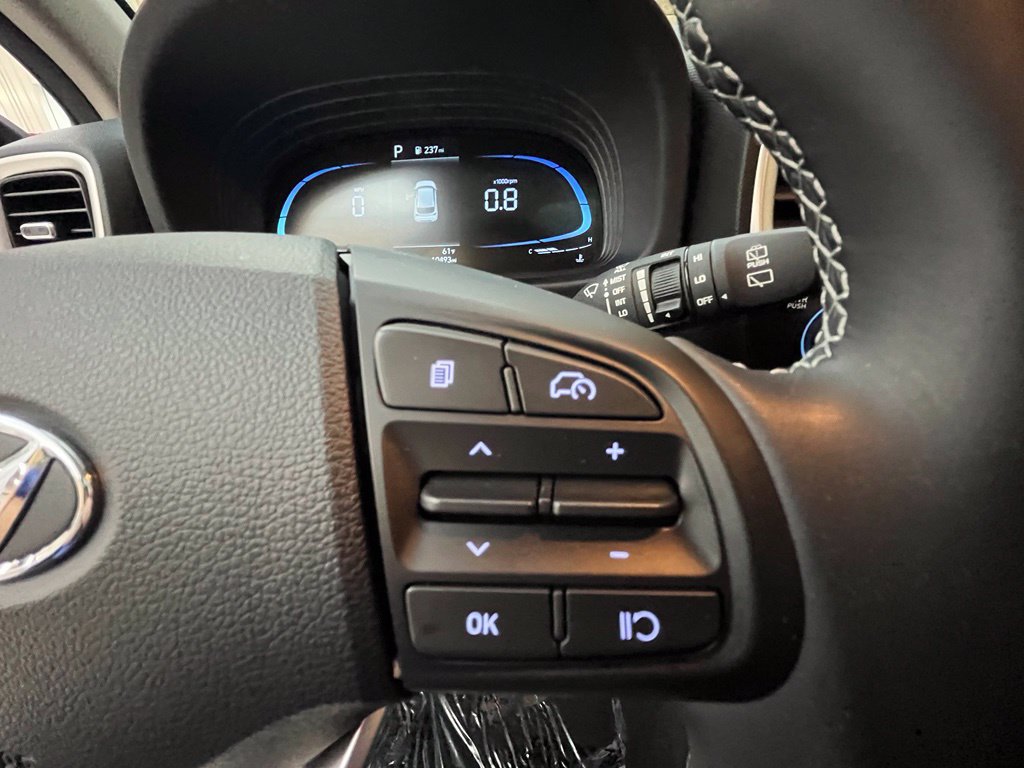 Used 2024 Hyundai Venue SEL FWD image 31