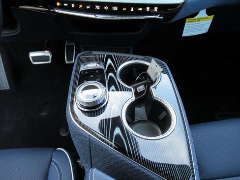 New 2026 Cadillac Optiq Luxury 2 image 21