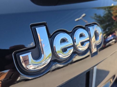 Used 2021 Jeep Grand Cherokee Laredo X RWD image 30