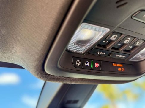 Used 2022 Chevrolet Traverse Premier image 28