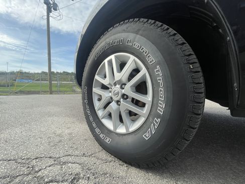 Used 2015 Nissan Frontier SV image 7