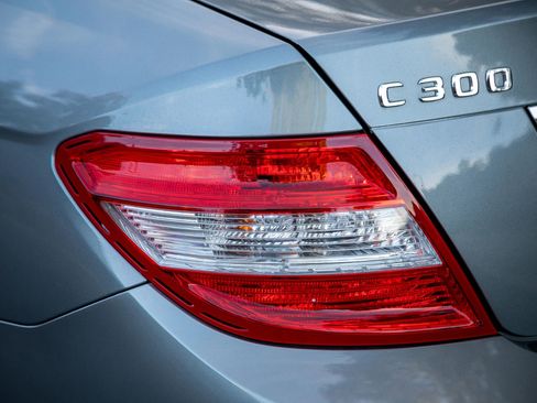 Used 2009 Mercedes-Benz C 300 Sedan image 8