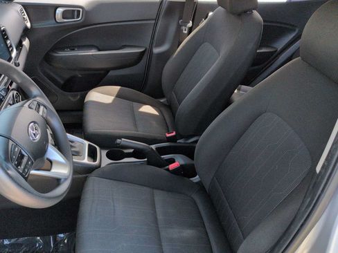 Certified 2021 Hyundai Venue SE FWD image 17