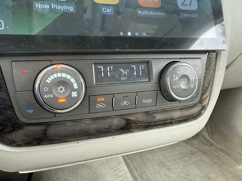 Used 2009 Cadillac DTS w/ Trunk Convenience Package image 25